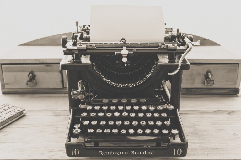 typewriter-1248088_1920